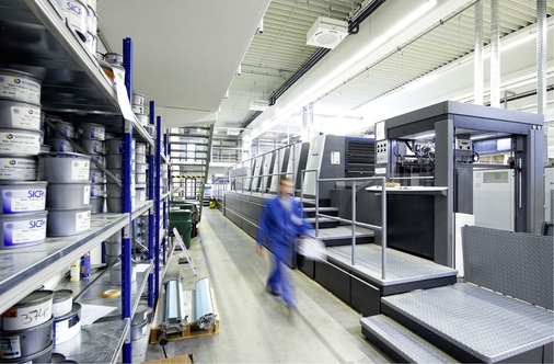 Die große Heidelberger Druckmaschine liefert die Grund- und Mittellast der 
benötigten Heizwärme.
