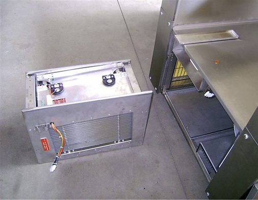 Die kompakte Filterzelle, bestehend aus den ILT-Komponenten Ionisator und 
Kollektor: Die anfallenden Gerüche und Rauchpartikel werden durch diese 
Filterzelle eliminiert.
