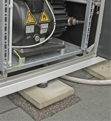 Bild 2: Die schwingungsdämmende Lagerung ist bei drehzahlgeregelten Anlagen 
von großer Bedeutung für den störungsfreien Betrieb über einen langen 
Zeitraum.
