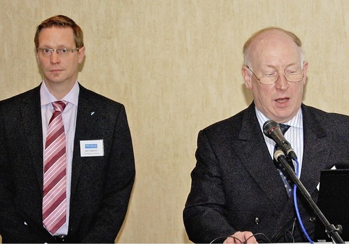 Dr. Rainer Jakobs und Ingo Langgartner (l.) übernahmen den Part von Hilde 
Dhont.
