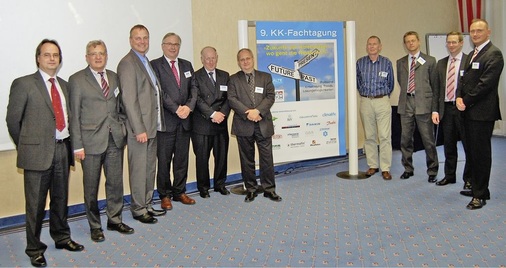 Die Referenten der 9. KK-Fachtagung (v. l.): Moderator Matthias Schmitt, Rolf 
Engelhardt, Jürgen Süß, Frank Rinne, Rainer Jakobs, Stefan Pietrek, 
Hans-Günter Schaffrath, Bernd Heinbokel, Ingo Langgartner und Holger Naumann 
(ZVKKW-Vizepräsident).
