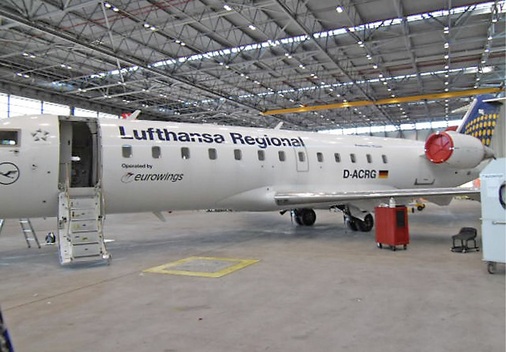 Bei der Lagerung von Ersatzteilen für Flugzeuge hier befindet sich eine 
Maschinein der Wartungshalle gelten strenge Anforderungen unter anderem an 
die Raum­temperatur und an die Luftfeuchtigkeit.
