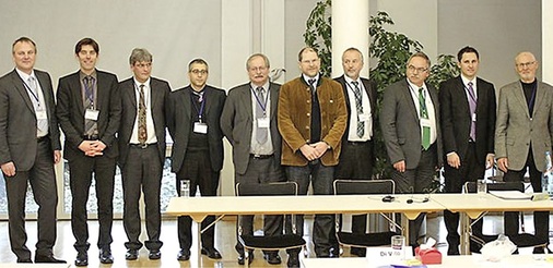Die Referenten bei der abschließenden Frage- und Statementrunde (v. l.): 
Jürgen Süß, Sigurd Schiller, Michael Stalter, Thomas di Vito, Norbert 
Kämmer, Karl Huber, Harald Kaiser, Rolf Blumhardt, Martin Lachmann, Adalbert 
Stenzel
