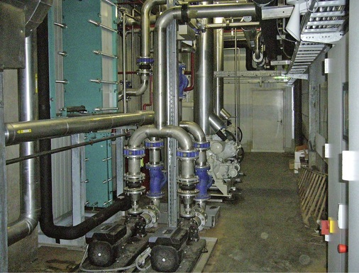 Blick auf einen Teil der Kälteversorgungsanlage des Obstgroßhändlers 
Gößl
