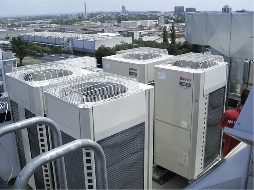 VRF-Außeneinheiten benötigen auf Dächern wenig Platz.
