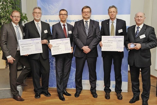 Die Preisträger der Kategorie 3 (v. l.): Dietmar Huber (Huber & Ranner 
GmbH), Jürgen Loose (Energie.Controlling.Loose ECL), Martin Auer 
(dm-drogerie markt GmbH & Co. KG),Jürgen Becker (Staatssekretär im BMU), 
Peter Roth und Roland Handschuh (Güntner…