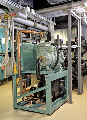 1. Preisträger in der Kategorie 3 „Kälte- oder klimatechnische 
Sonderanwendungen“ ist ein neues Verfahren „Energy Balance Function“ 
der Güntner AG & Co. KG. Angewandt wird es hier im Maschinenraum für die 
Klimatisierung eines Restaurants.
