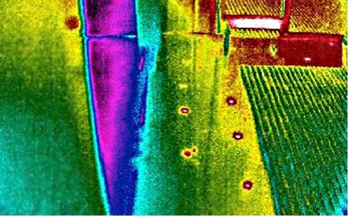 Bild 6: Weitwurf-Düsensystem Synchrostream von TTL: Die Luftmassen im Innen- 
und Außenbereich sind sicher voneinander getrennt.
