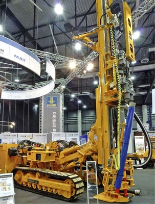 Auf der Geotherm in Offenburg (3 477 Fachbesucher, 174 Aussteller) lag der 
Schwerpunkt auf der Präsentation von Drilling Rigs, Erdwärmesonden und 
Verfüllmaterialien.
