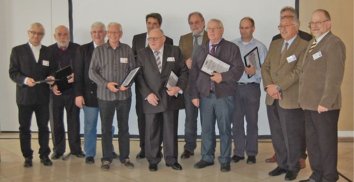 Folgende Mitgliedsbetriebe wurden für ihre langjährige Mitgliedschaft im 
VDKF geehrt: 25 Jahre Ries GmbH, Nauheim; 30 Jahre Kälte-Klima Schumann 
GmbH, Bingen, Werner Hassler Kälte-Klima-Elektrotechnik, Mönchsroth, 
duotemp Kältetechnik GmbH, Nassau,…