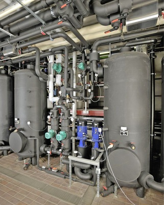 Flexible Elastomer-Dämmstoffe haben sich zur Dämmung von Rohrleitungen, 
Luftkanälen, Behältern, Armaturen und weiteren Anlageteilen bewährt.
