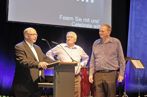 Oberbürgermeister Dieter Kießling, Willy Löffler, Geschäftsführer Bernd 
Löffler (v. l.)
