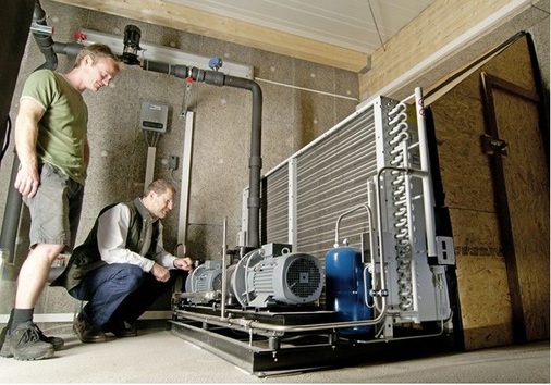 Im Rahmen der Kältelösung fiel die Wahl des Kältemittels auf 
Ammoniak-Dimethylether (R 723).
