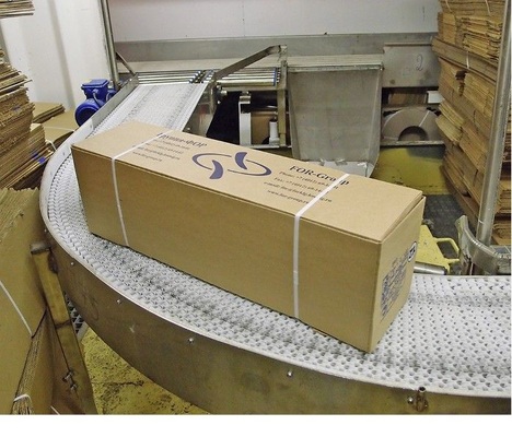 Lagerfertig: Je drei Blöcke Fisch werden in Kartons verpackt und gelangen 
dann ins Tiefkühllager.
