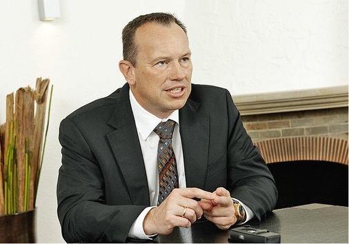 „Kritisch beurteilen wir den hektischen Aktionismus von Marktteilnehmern 
die nahezu im Wochenrhythmus neue Rabattaktionen initiieren.“
