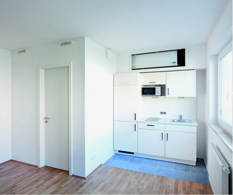 Die Studentenwohnungen sind mit einer Größe zwischen 20 und 25 m² recht 
kompakt; in den Wohn- und Schlafbereich ist eine voll eingerichtete 
Küchenzeile integriert.
