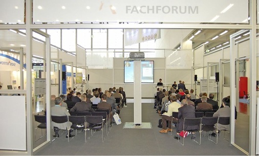 Das Vortragsangebot der Fachforen war an allen drei Messetagen gut besucht 
wie hier in Halle 4A.

