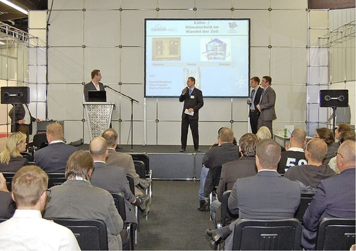 Auch der Branchennachwuchs präsentierte sich: An allen drei Messe-Tagen 
hielten Studenten der ESaK im Fachforum in Halle 1 eigene Vorträge. Im Bild: 
Daniel Memmel, Teve Frauen und Marco Dietrich zum Thema „Kälte- und 
Klimatechnik im Wandel der Zeit“…