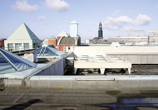 Die Installation der Miettechnik erfolgte direkt neben der Klimazentrale des 
Bleichenhof-Komplexes das erleichterte die Anbindung an die vorhandene 
Anlage.
