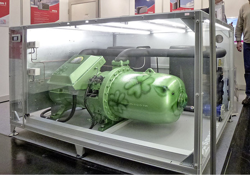 Smartheat Großwärmepumpe der Serie Titan mit 280 kW Heizleistung und 
4-Stufen-Regelung.
