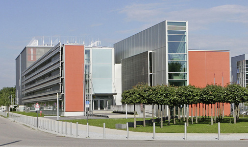 Im Leibniz-Rechenzentrum in Garching bei München steht der „SuperMUC“, 
der derzeit schnellste Rechner Europas und der viertschnellste weltweit.
 - © LRZ
