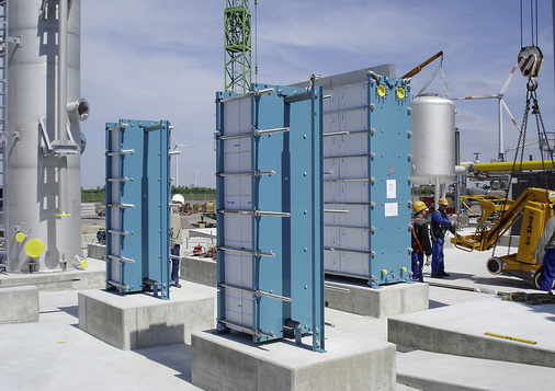 3,5 m hoch sind die Plattenwärmeübertrager in einer Fermentationsanlage zur 
Reinigung von Biogas.
 - © thermowave
