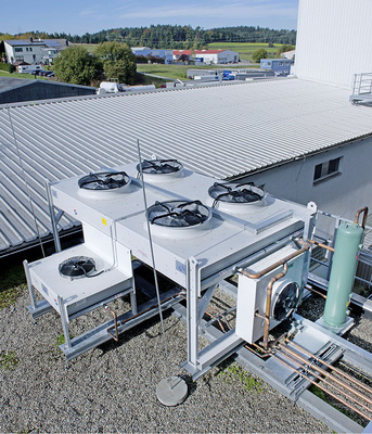 Wärmeübertrager Güntner microox; links: Enthitzer R 744; Mitte: 
Verflüssiger R 290; vorne: Unterkühler R 290
