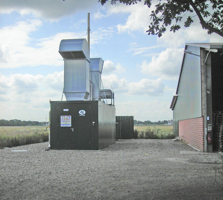 Das biogasbetriebene Blockheizkraftwerk mit einer Gesamtleistung von 350 kW 
nutzt die Abwärme von etwa 95 °C als Antriebsenergie mit etwa 70 kW zum 
Betrieb der thermischen Kühlanlage.
