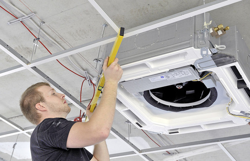 Dank der einfachen und schnellen Montage­technik können die Innengeräte 
dem Baufortschritt in zeitlich versetzten Bauabschnitten angepasst werden.
