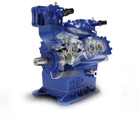 Der offene Hubkolbenverdichter F18 war der Erste mit dem neuen 
mexxFlow-Ventilsystem. Demnächst soll es eine Verdichterausführung für den 
Betrieb mit Ammoniak geben.
