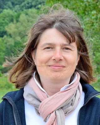 „Der mit MEMS-Technologien präzise strukturierte Fluidkanal im Sensor wird 
mit einem speziellen Verbindungsverfahren, dem anodischen Bonden, auf 
Waferebene gedeckelt“, so Dr. Sophie Billat, Projektverantwortliche beim 
HSG-IMIT. „Die Messergebnisse…