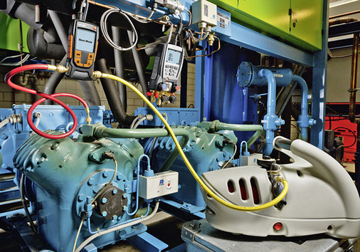 Vorteilhaft ist es unter anderem im Zusammenhang mit elektronischen 
Nachweisen über die Einhaltung herstellerspezifischer Richtwerte während 
der Evakuierung wenn sich die Messdaten in Verbindung mit einer digitalen 
Monteurhilfe speichern,…