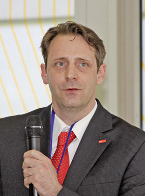 „65 Prozent Energiekosteneinsparung durch integrierte Kältesysteme mit 
Eisspeichern sind in der Lebensmittelbranche möglich.“Thomas Glasbrenner, 
Hoval GmbH, Aschheim bei München
