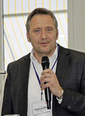 „Mit großen Agrothermieanlagen gibt es so gut wie noch keine 
Erfahrungen.“Dr. Dirk Pietruschka, Hochschule für Technik, Stuttgart
