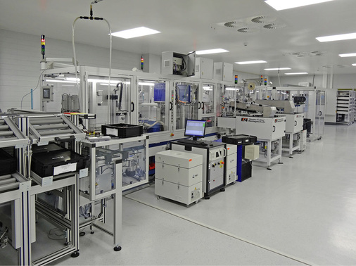 Diese Fertigungsanlage ist ebenfalls im Sauberraum untergebracht.
