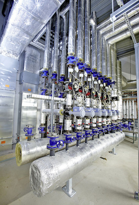 Versorgt und gesteuert wird der Neubautrakt des St. Franziskus Krankenhauses 
in Mönchengladbach durch eine eigene Technikzentrale im Obergeschoss.
