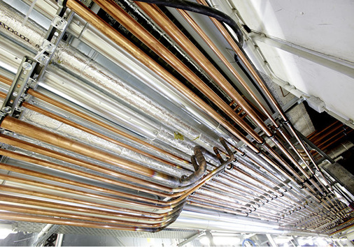 Viel Arbeit für den Isolierer: Mehr als 21 km Heizungs- und 
Sanitärleitungen müssen in dem neuen Erweiterungsbau des St. Franziskus 
Krankenhauses in Mönchengladbach gedämmt werden.
