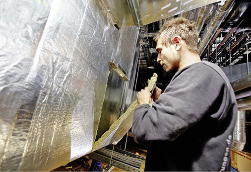 Die Zu- und Abluftkanäle werden mit nicht brennbaren „Klimarock“ Matten 
gedämmt.
