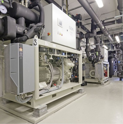 Zur effizienten Kühlung wurden vier GEA Grasso Ingenium-Anlagen mit 
Kolbenverdichtern im sechsten Stock des Gebäudes B 11 eingebaut.
