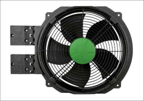 Bild 2: AxiCool sind kompakte Ventilatoren für Verdampfer, hier mit 
optionalem ­Scharnier zum Wegklappen.
