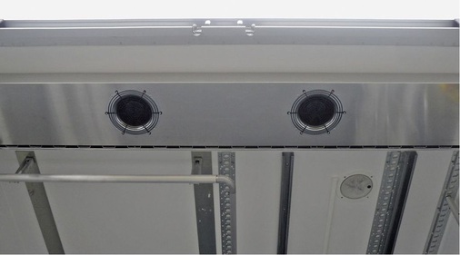 In Kühlfahrzeugen ist durch 24-V-Luftwandanlagen ein im Gegensatz zu 
Schiebetüren oder Streifenvorhängen barrierefreies Be- und Entladen 
möglich.
