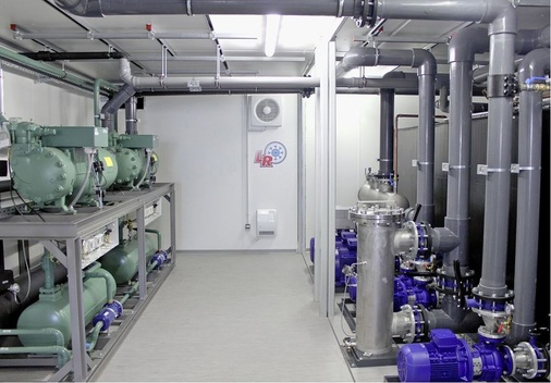 Die Containeranlage, bestehend aus zwei Containern, beinhaltet die 
Kältemaschine, Pumpen-Tankanlage, Schaltschrank und Steuerungstechnik.
