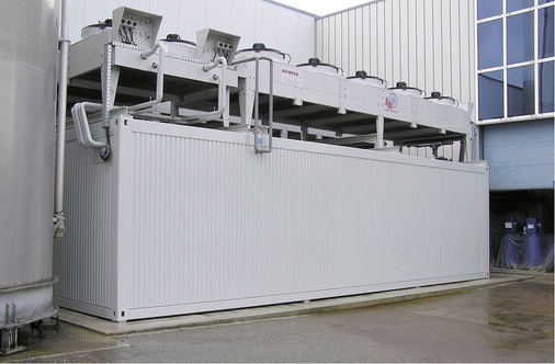 Die Freikühler auf dem Containerdach entnehmen die benötigte Kälte aus der 
Umgebung. Das bewirkt bei niedrigen Temperaturen eine erhebliche 
Energie­einsparung.
