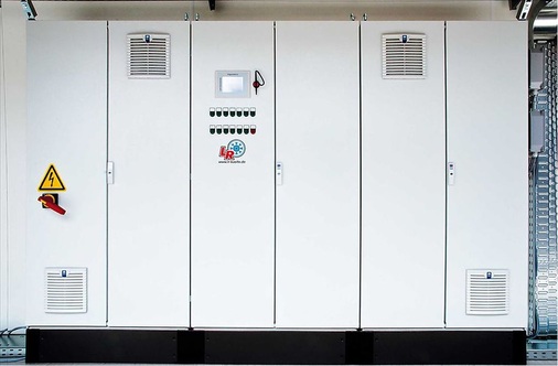 Die gesamte Steuerungstechnik der Anlage, die L&R selbst entwickelt und 
fertigt, ist ebenfalls in einem der beiden Container untergebracht.
