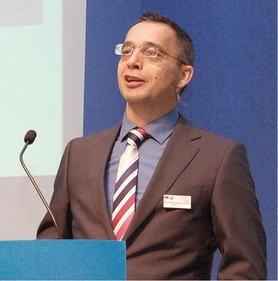 Güntner-Geschäftsführer Robert Gerle begrüßte die Gäste im 
Kongresszentrum von Alpbach.
