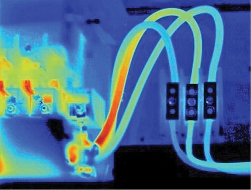 Dieses Wärmebild zeigt fehlerhafte Anschlussstelle (Mitte rechts).
