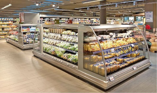 Epta-Kuehlregale der Produktmarke Costan im Supermarkt Belluno
