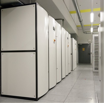 Um den laufenden Betrieb aufrechtzuerhalten, wurden die Klimaschränke vom 
Typ GEA UltraDecno 100 C und 100 CH nach und nach eingebaut, während die 
Altgeräte sukzessiv ausgemustert wurden.
