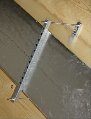 Mithilfe von Installationsschienen wurden die Kanäle platzsparend direkt 
unter der Decke montiert.
