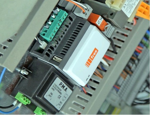 Der kompakte, leistungsstarke Regler Free Smart passt wegen seiner kompakten 
Abmessungen auch in beengte Schaltschrankräume.
